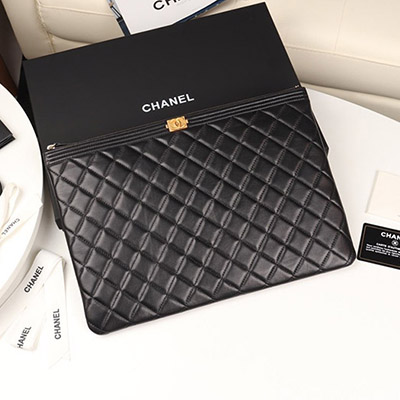 샤넬 보이 클러치 A84407 (램스킨) 35cm