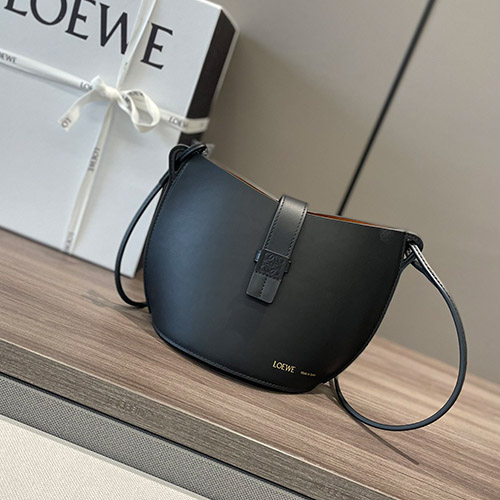 로에베 MOULDED 버킷백 A546Z49X01