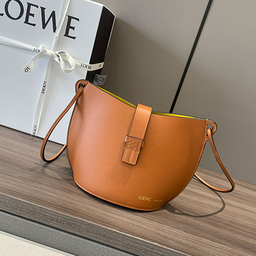 로에베 MOULDED 버킷백 A546Z49X01