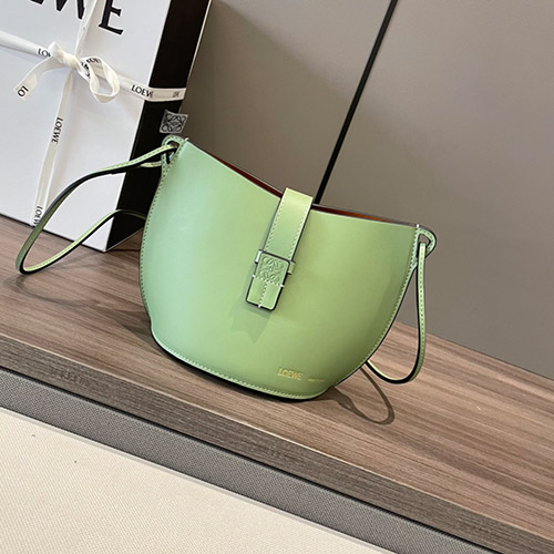 로에베 MOULDED 버킷백 A546Z49X01