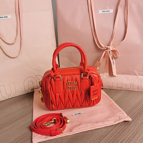 미우미우 마테라쎄 로고 레더 탑 핸들 5BB123 (19cm)