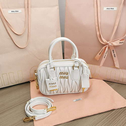 미우미우 마테라쎄 로고 레더 탑 핸들 5BB123 (19cm)
