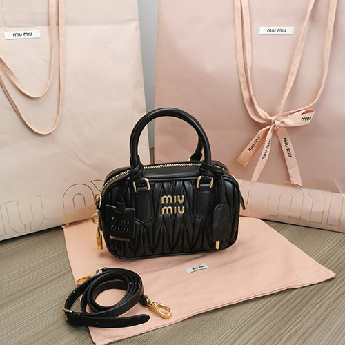 미우미우 마테라쎄 로고 레더 탑 핸들 5BB123 (19cm)
