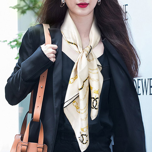 샤넬 신상 스카프 CN2305158