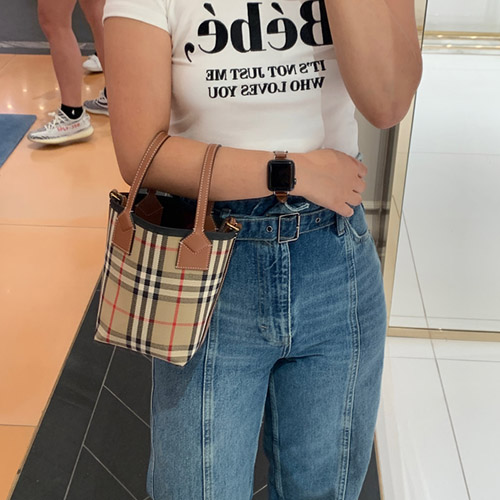 버버리 미니 런던 토트백 BR2307092