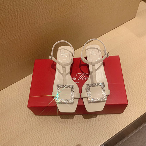 로저비비에 신상 (굽높이3cm)  샌들 RV2308036