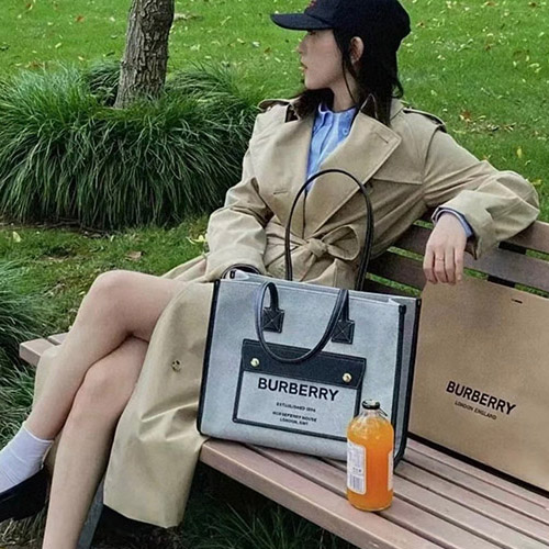   BURBERRY 버버리 프레야 토트백 (미듐) 80696601