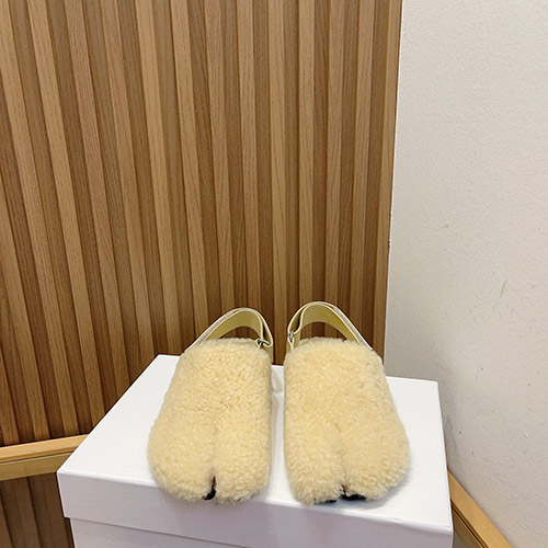 셀린느 신상 슬리퍼 CL2309054