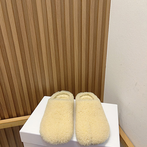 셀린느 신상 슬리퍼  CL2309055