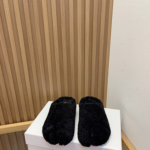 셀린느 신상 슬리퍼 CL2309055