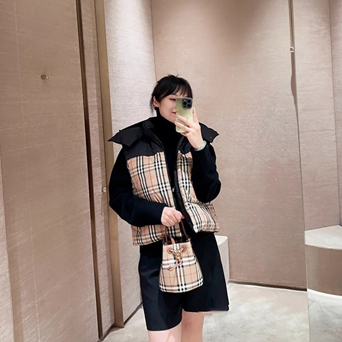 버버리 신상  양면 패딩 조끼 BR2310035