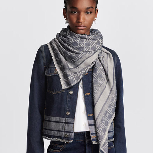 디올 까나쥬 데님 숄 데님 블루 울 실크 캐시미어 15CAN140I163-C525 - Dior Cannage Denim Shawl Denim Blue Wool Silk Cashmere