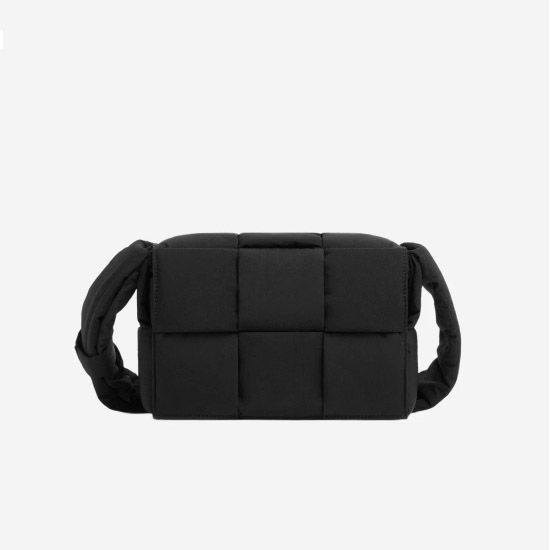 보테가 베네타 스몰 패딩 테크 카세트백 블랙 755182 - Bottega Veneta Small Padded Tech Cassette Black